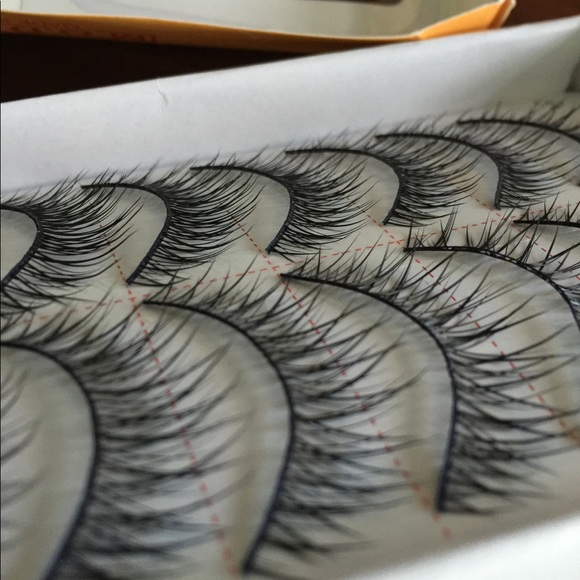 Bundle style 8 lashes - Picture 2 of 2