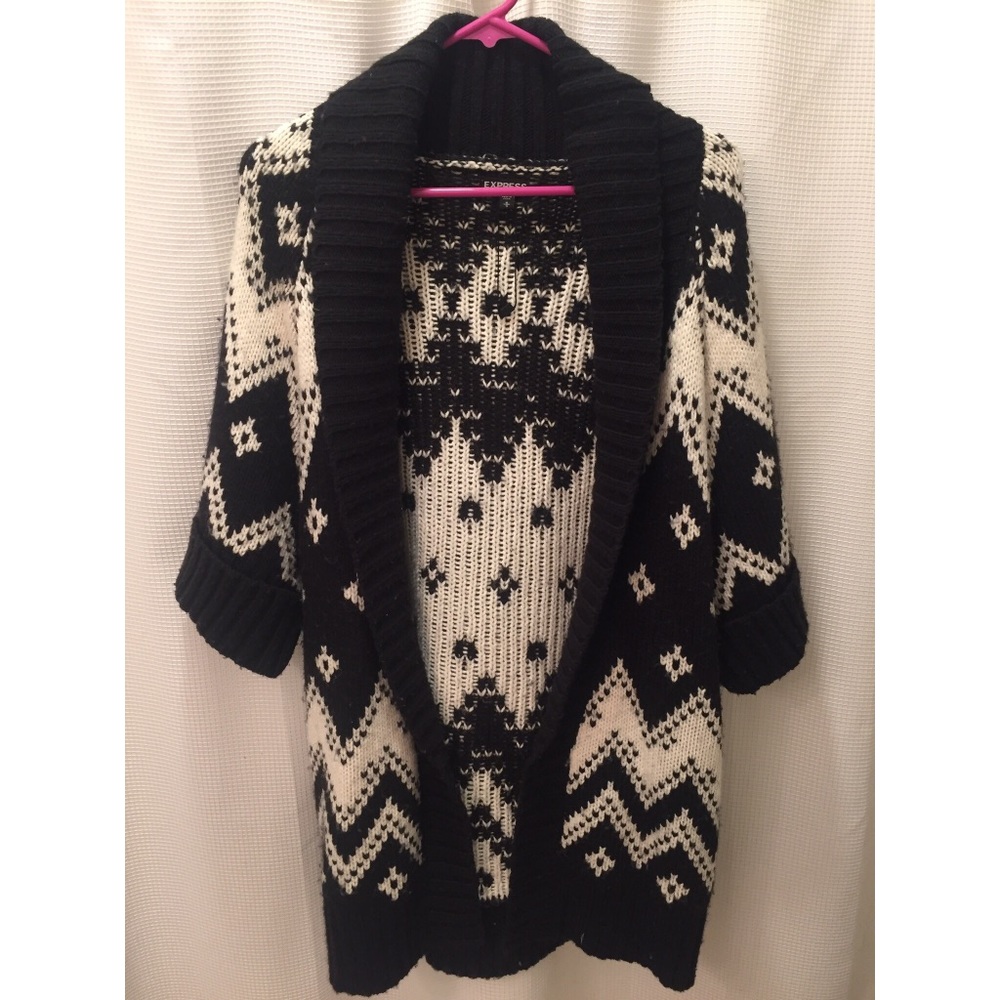 💥NEVER WORN💥 LONG, OPEN SWEATER W/ COLLAR