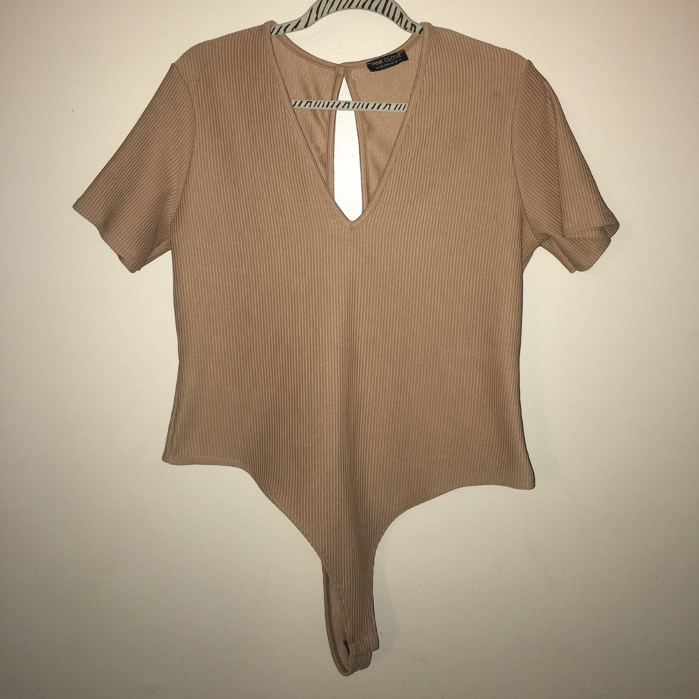 Nude v neck bodysuit