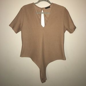Nude v neck bodysuit