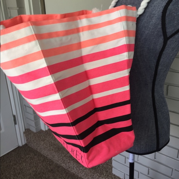 NWT Victoria’s Secret tote - Picture 5 of 5