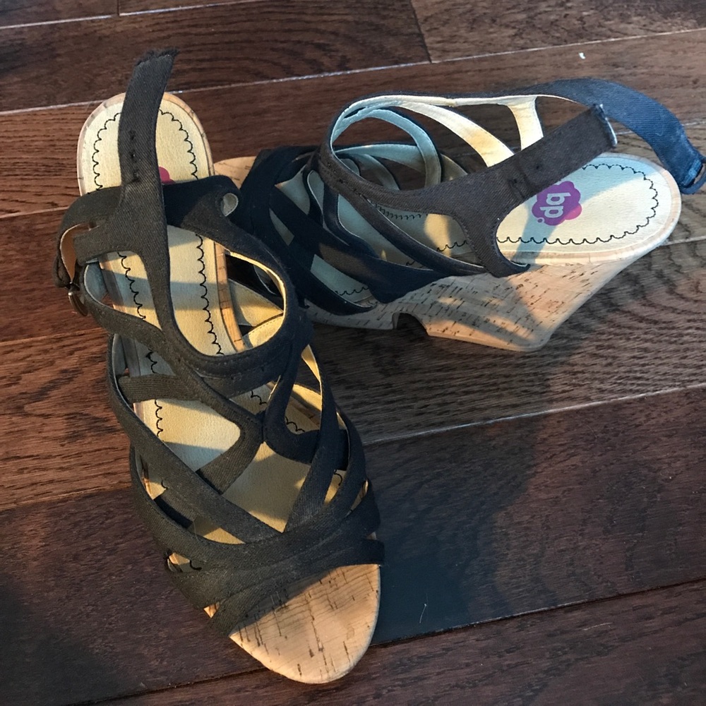 BP wedge sandal