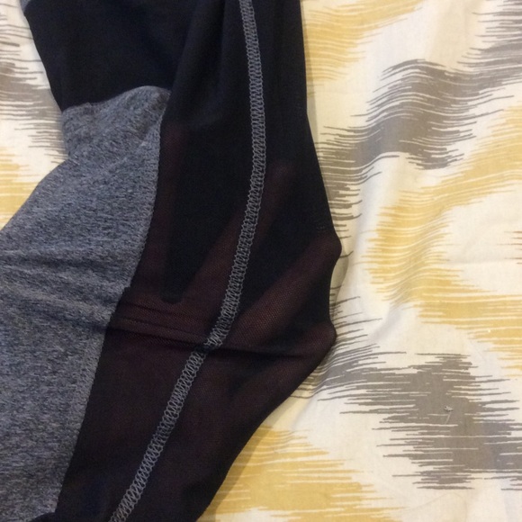 YOGA PANTS - Picture 2 of 3