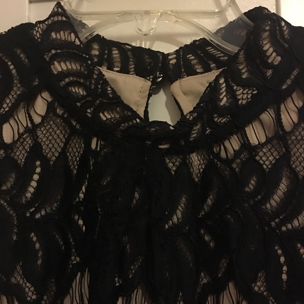 Sleeveless lace top - Picture 2 of 4