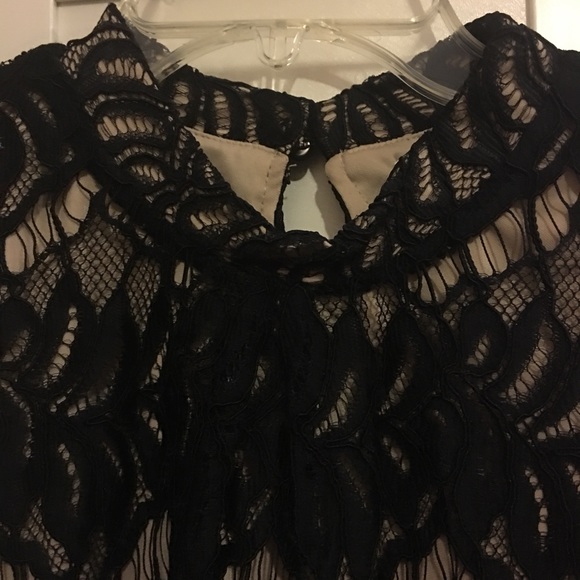 Sleeveless lace top - Picture 2 of 4