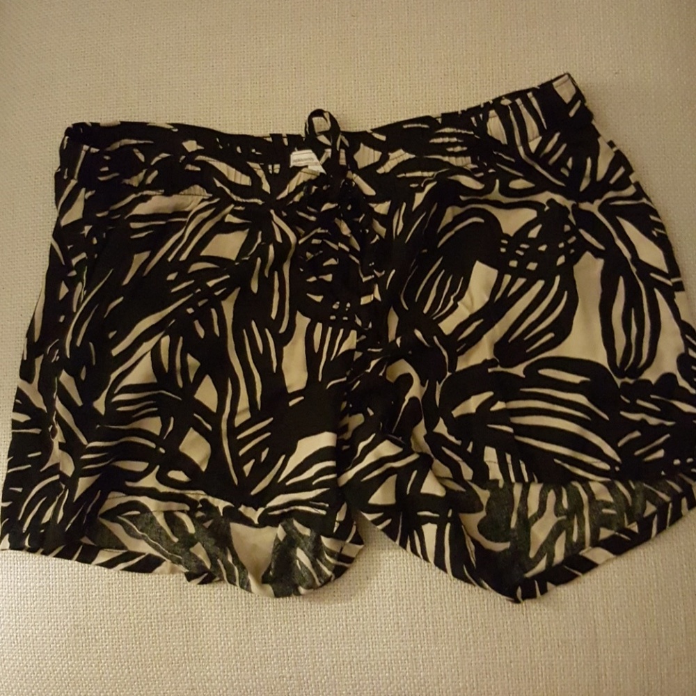 Gap Maternity shorts