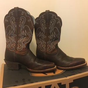 Ariat brown leather embroidered cowboy boots