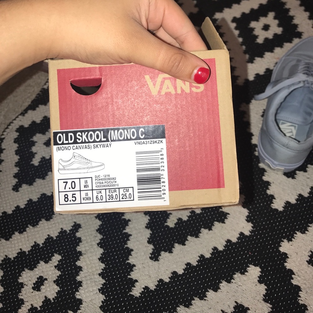 Vans - Picture 3 of 3