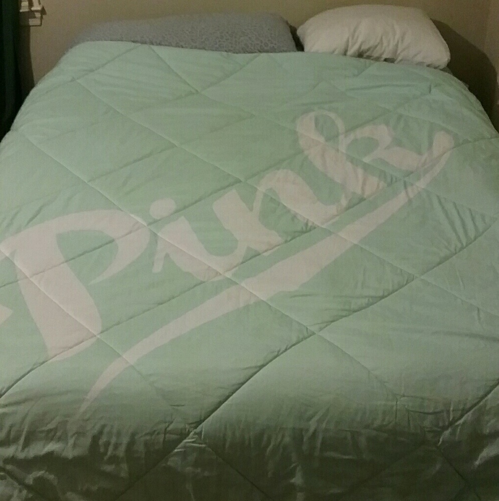 vs pink comforter