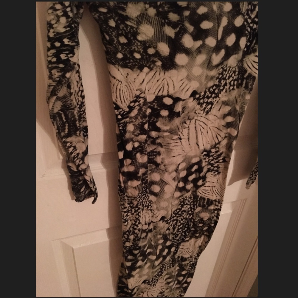 Form fitting dress - Picture 2 of 3