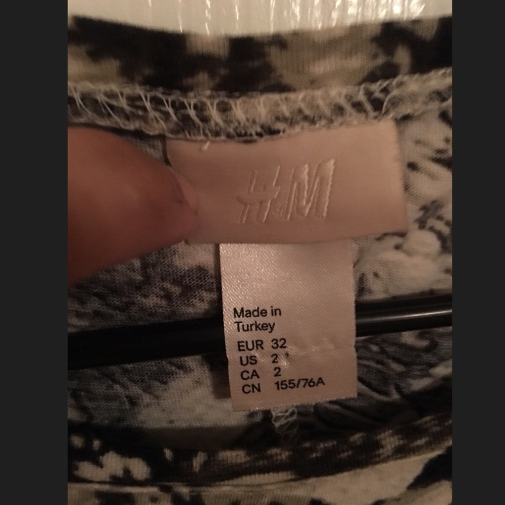 Form fitting dress - Picture 3 of 3