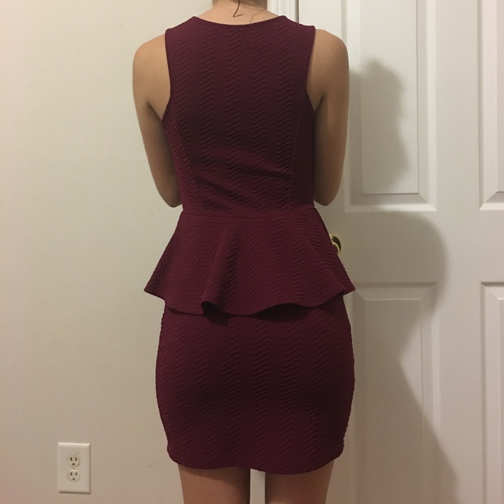 Red dress - Picture 2 of 3