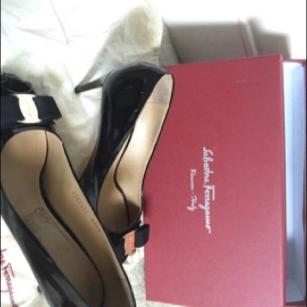 Shoes - Picture 5 of 6