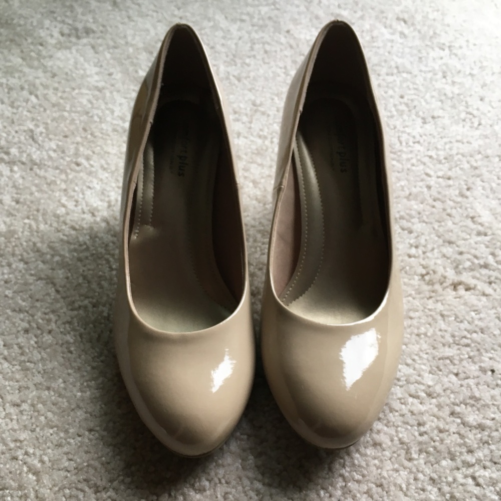 ❌SOLD❌ 👠 NWOT✨ Nude Heels 👠