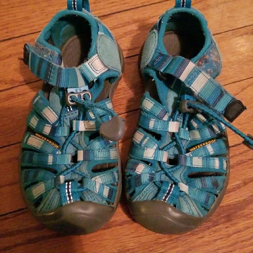 Keen youth size 10 (little kid) teal sandal shoes