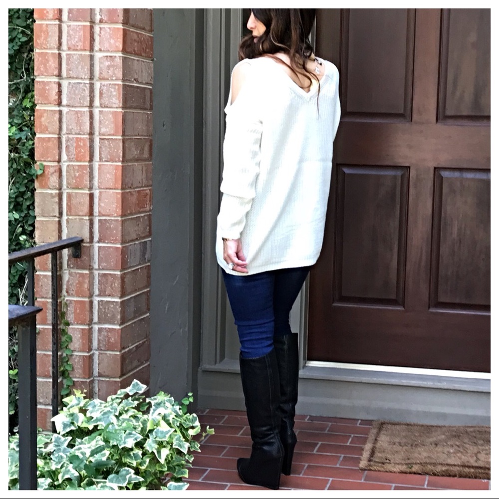 ✨LAST ONE ✨Knit cold shoulder sweater - Picture 4 of 4