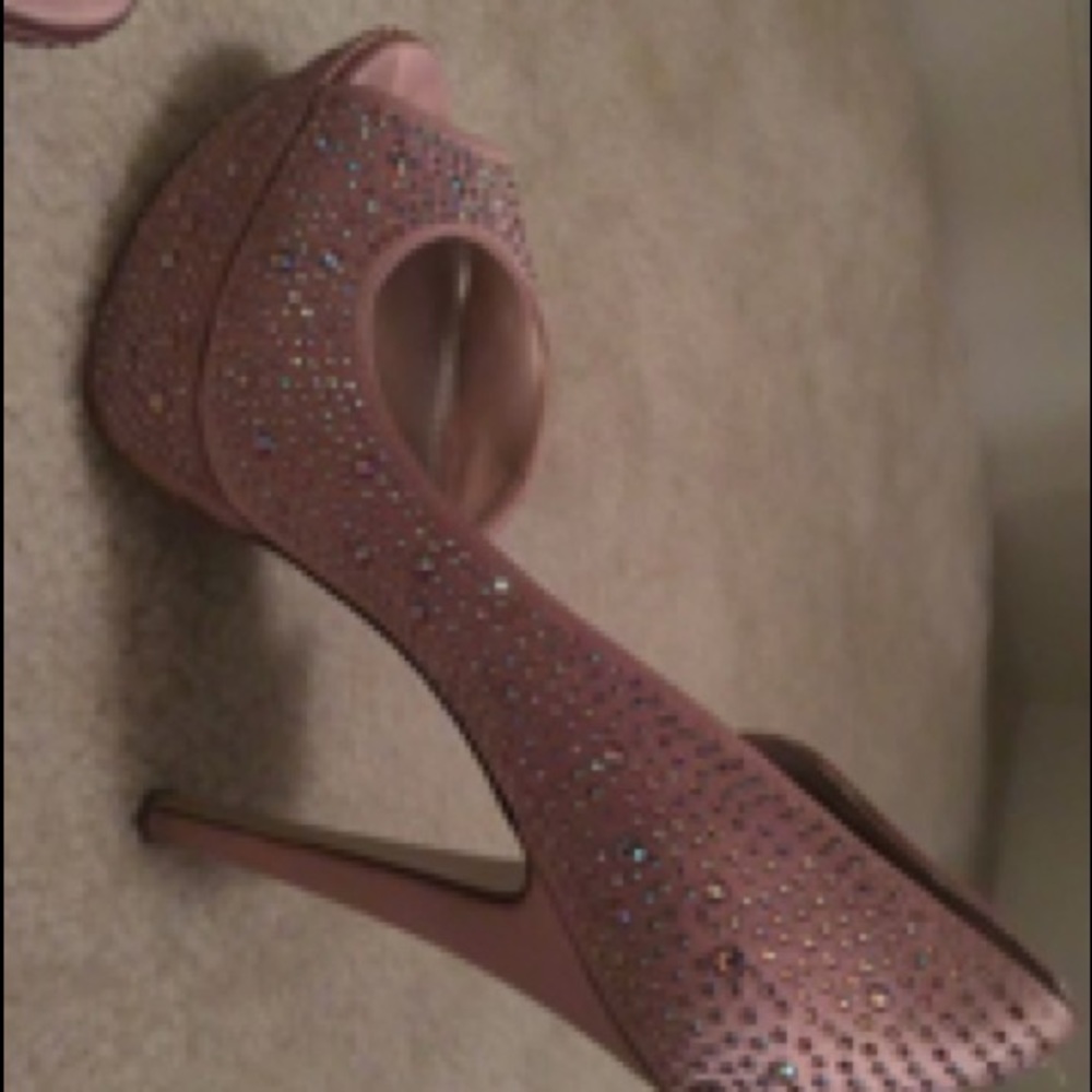 Shoe - Picture 2 of 5