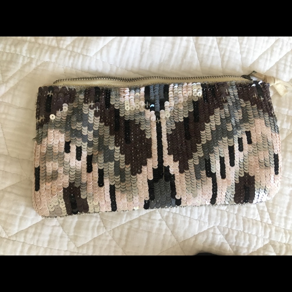 Ecote sequin clutch