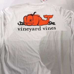 Vineyard vines pumpkin t shirt