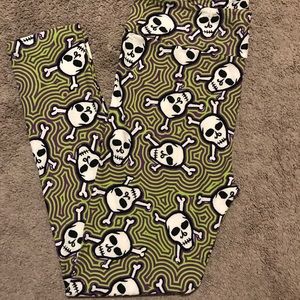 Lularoe TC Skull NWT Leggings