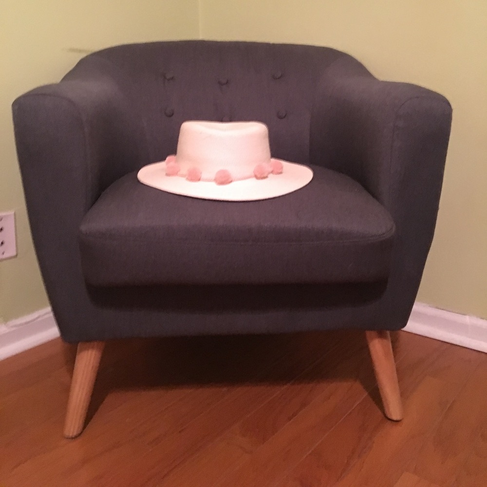 BCBG Hat - Picture 1 of 1