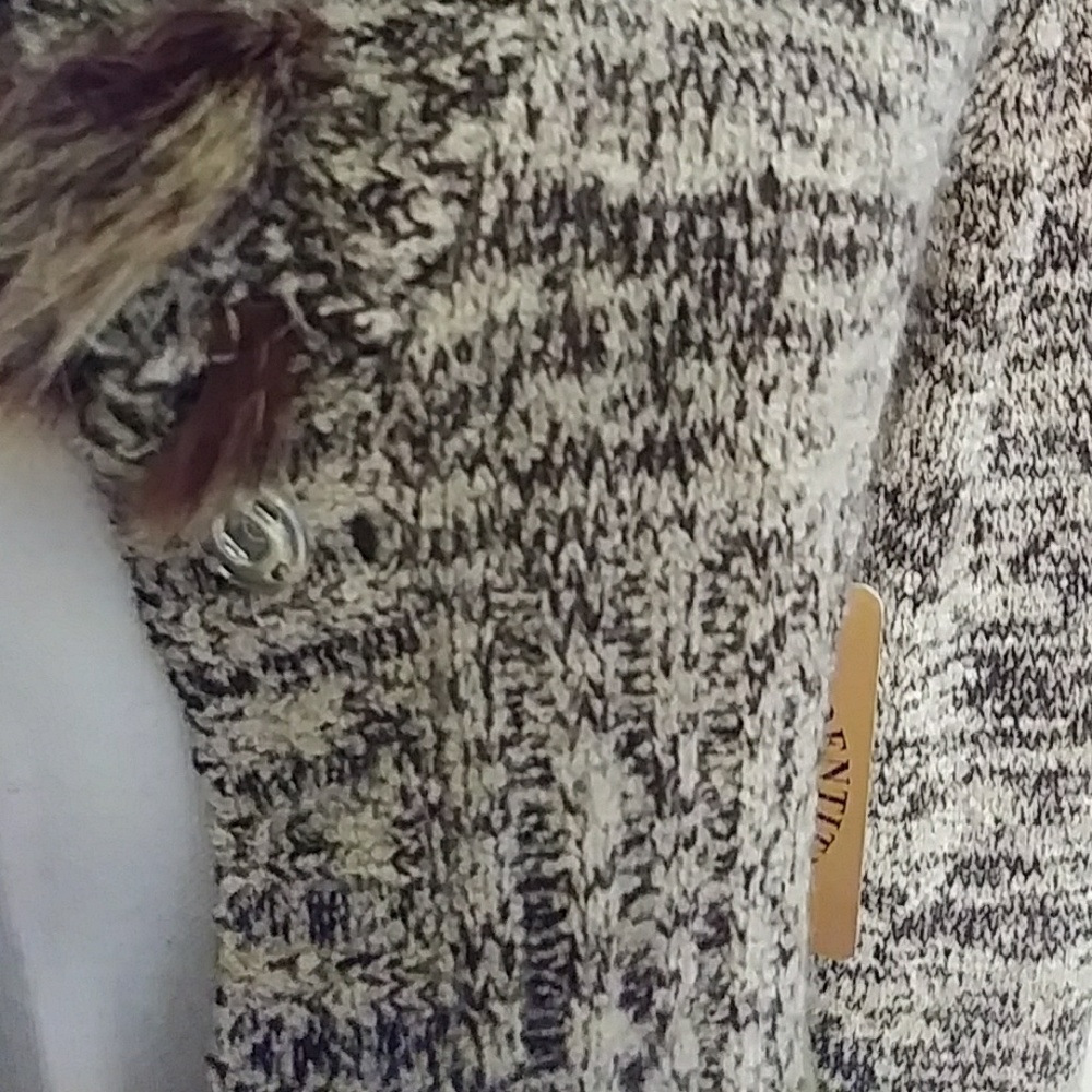 Identity Club Sweater - Picture 7 of 8