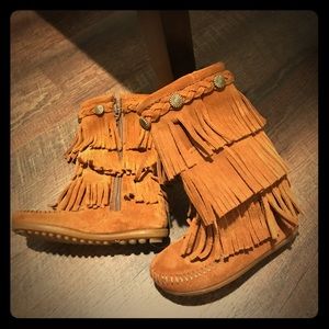 Minnetonka fringe boots in chestnut