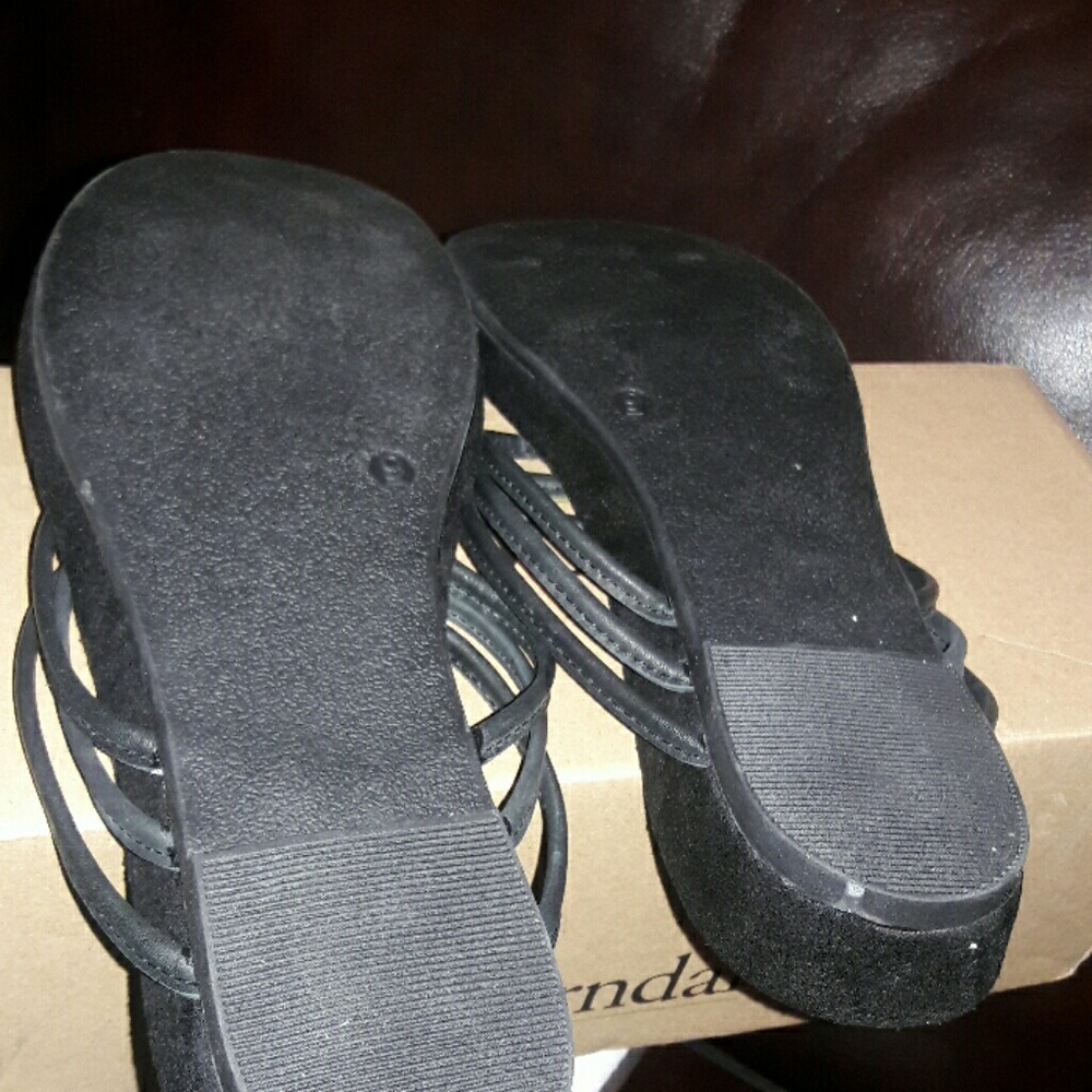 Flats - Picture 2 of 3