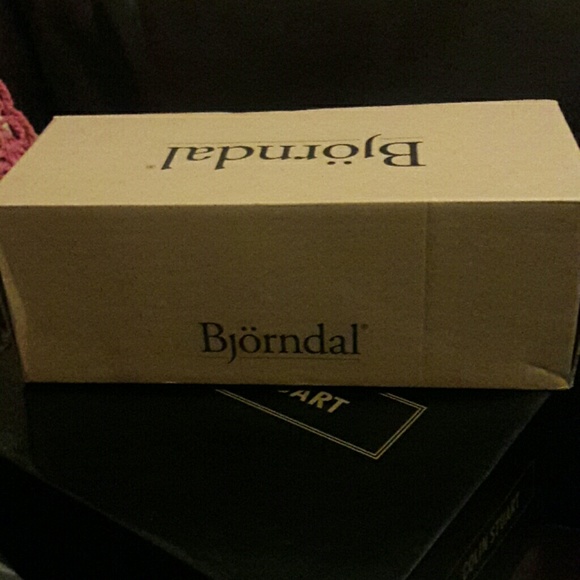 Flats - Picture 3 of 3