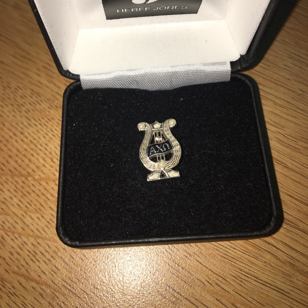SOLD Alpha Chi Omega Membership Pin - Picture 2 of 3
