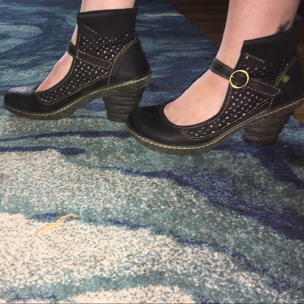 El Naturalista  heels. 2.5 high,Slip-grip bottoms.