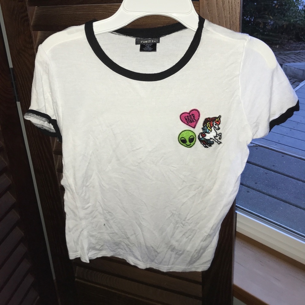RUE 21 PATCHES T-SHIRT