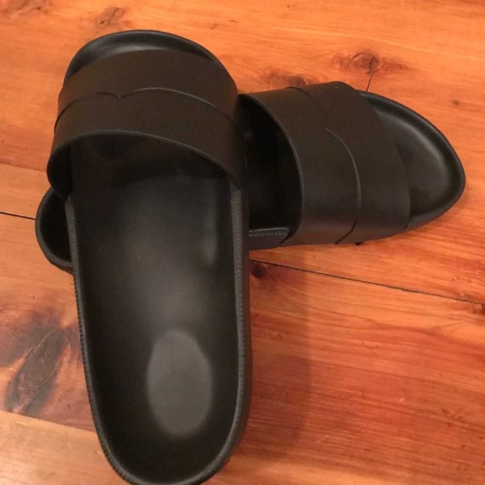 Hunter black slides size 8