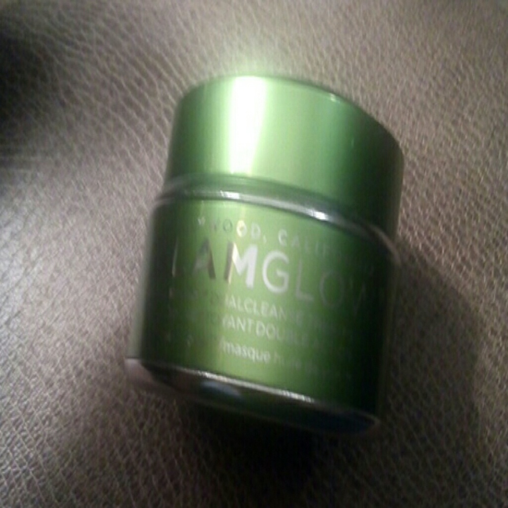 Glam glow powermud masque