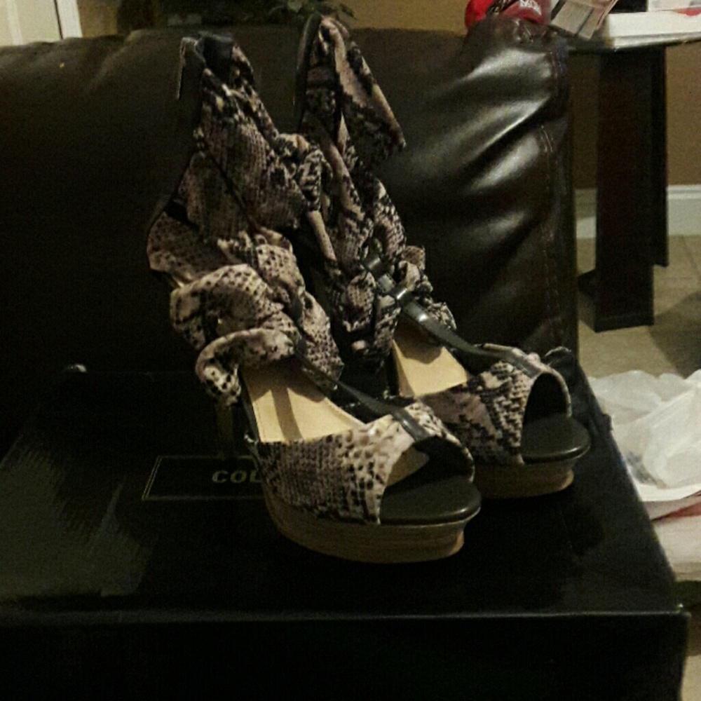 Soft snakes printed heels