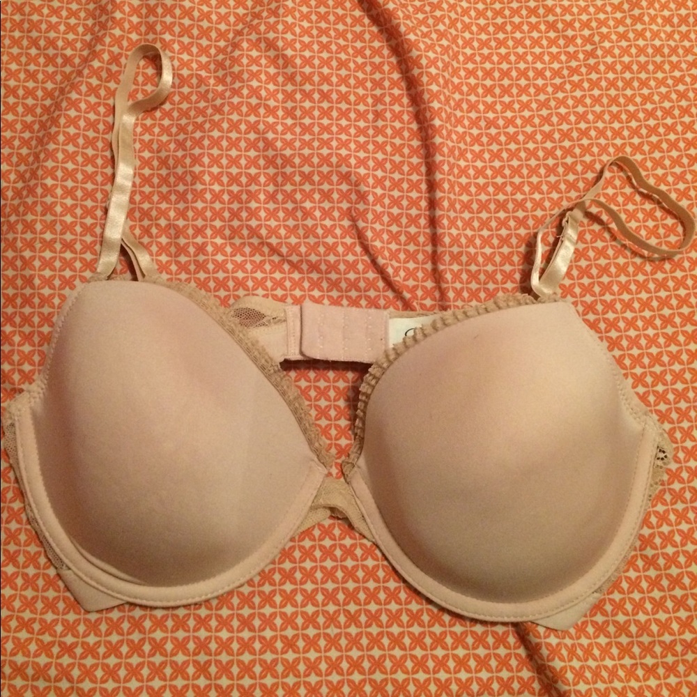 Jessica Simpson 36D nude bra