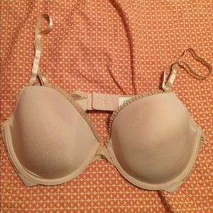 Jessica Simpson 36D nude bra