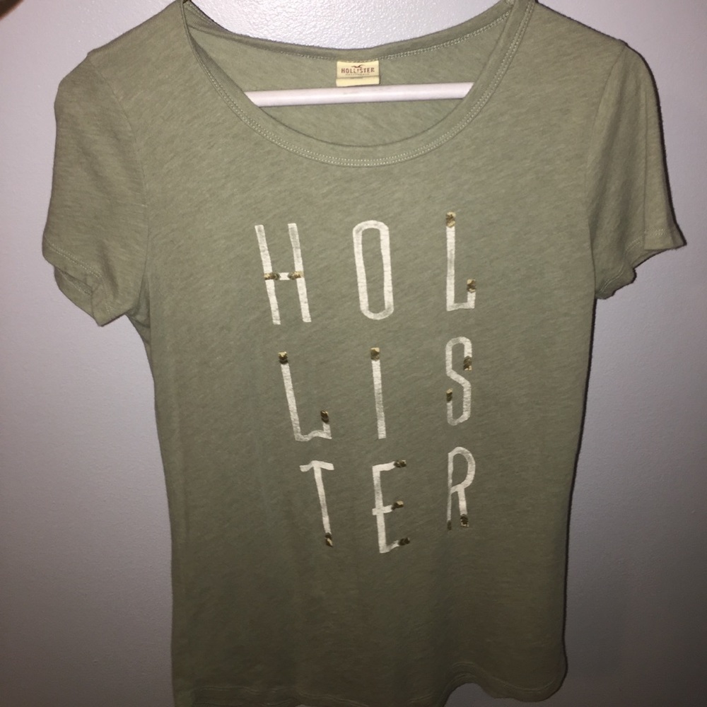 Hollister green tee