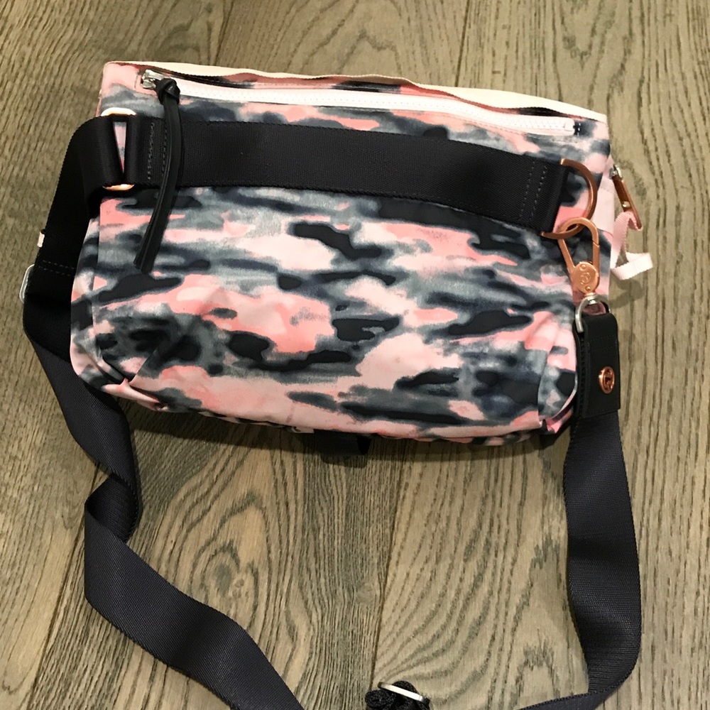 Lululemon small cross body bag.