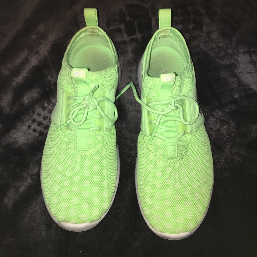 Nike tennis shoes