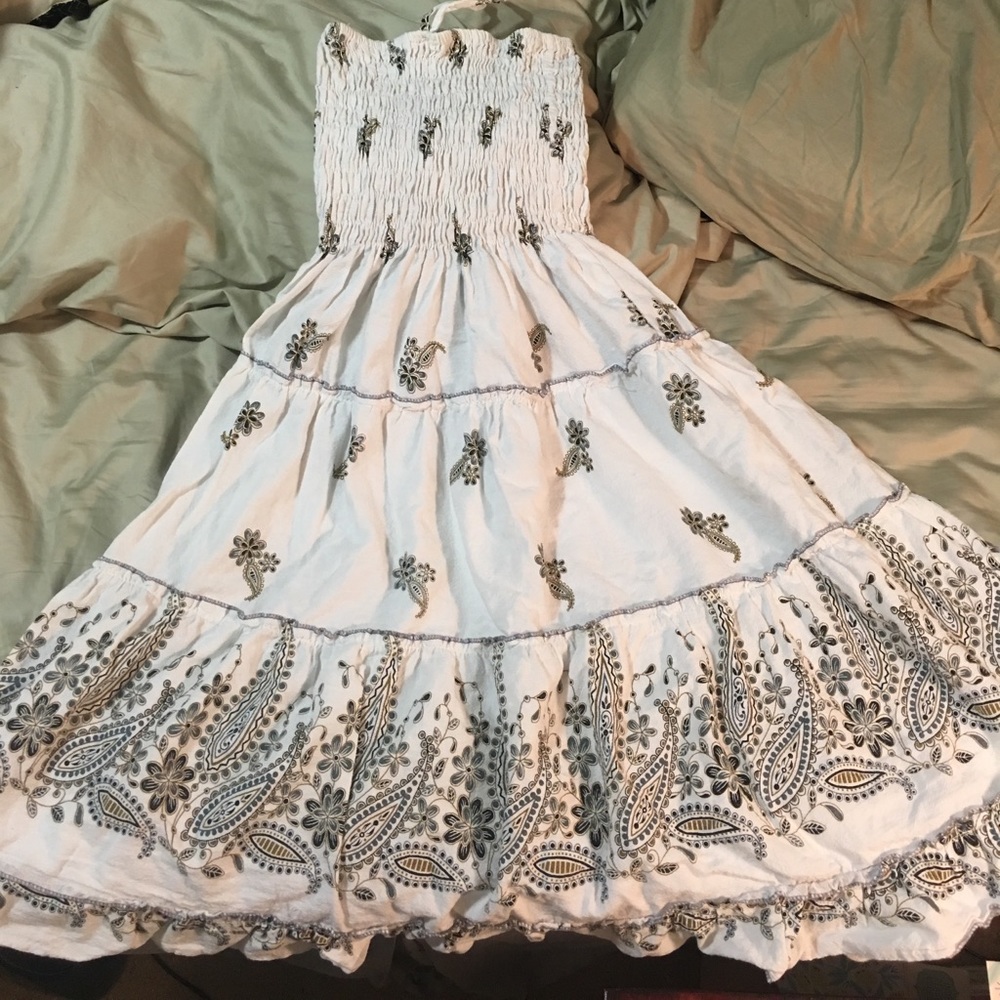 White patterned strapless/halter style dress
