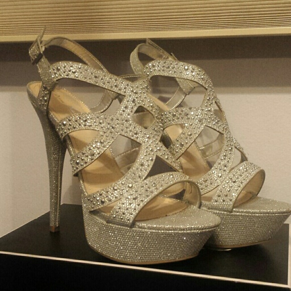 Silver heels - Picture 1 of 6