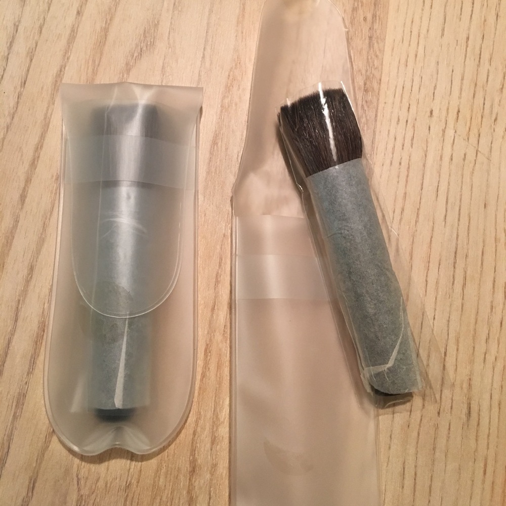 NIB Mary Kay Mineral Foundation Brush