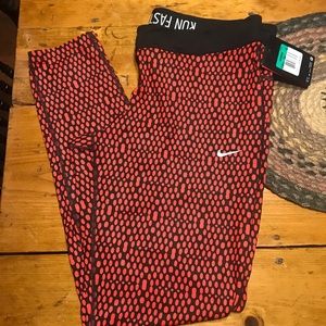 NWT - NIKE LEGGINGS