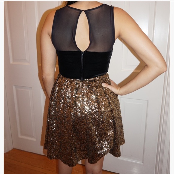 Velvet Sequence Dress ✨ - Picture 3 of 5