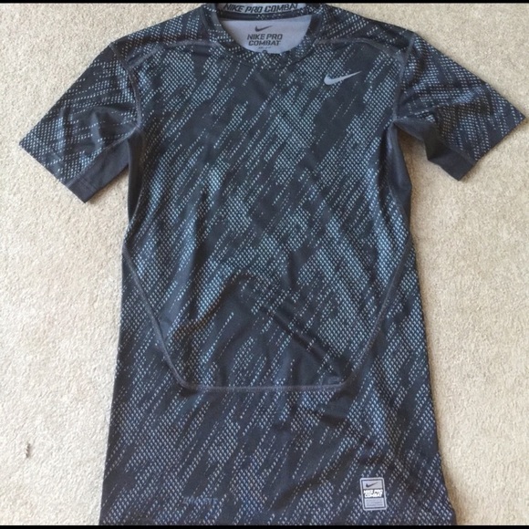 Nike pro combat Athletic shirt - Picture 1 of 3