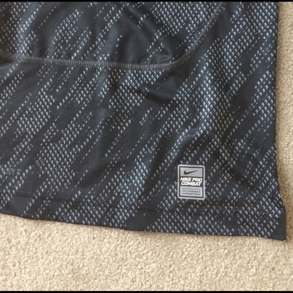 Nike pro combat Athletic shirt - Picture 3 of 3