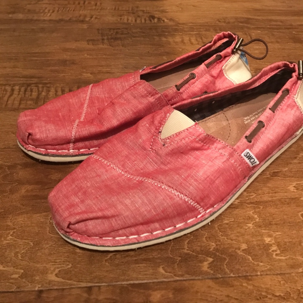 Men’s red canvas TOMS