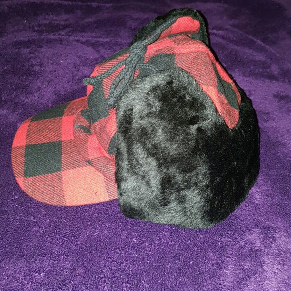 Plaid winter hat - Picture 1 of 5