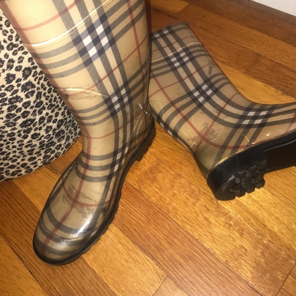 Authentic Burberry rain boots - Picture 2 of 4